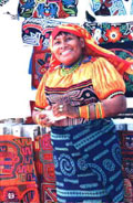 Una chica Kuna de las Islas San Blas en Panama, America Central